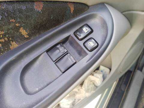 Foto 1ª: Botonera Elevalunas Nissan Almera ACENTA 110CV 81KW [YD22] (2001)