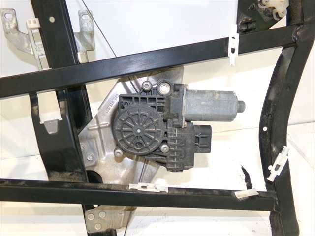 Foto 2ª: Elevalunas Eléctrico Trasero Izquierdo Audi A6 2.5 TDI 1997-2004 [AKE] (2003)