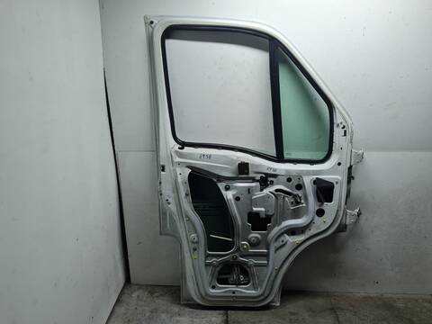 Foto 2ª: Puerta Delantera Izquierda Renault Master DIESEL (2004)