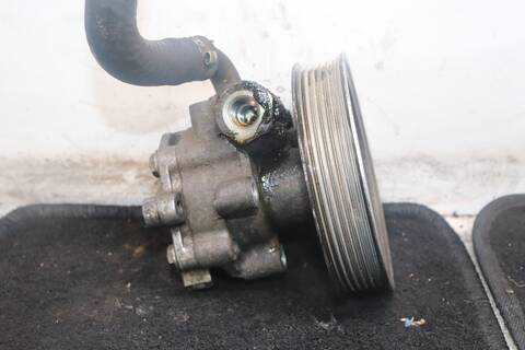 Foto 2ª: Bomba de Direccion Audi A4 2.0 FSI 150CV 110KW (2002)