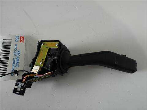 Foto 2ª: Mando Multifuncion Volkswagen Golf 2.0 ADVANCE 140CV 103KW [CBDB] (2008)