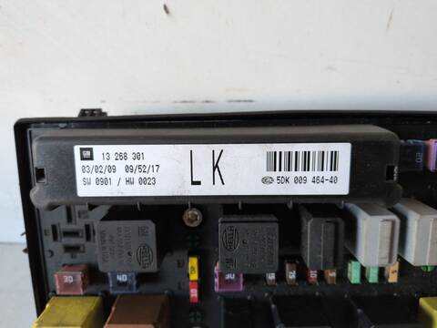 Foto 2ª: Caja Reles Fusibles Opel Astra COSMO 1.6 16V 116CV (2006)