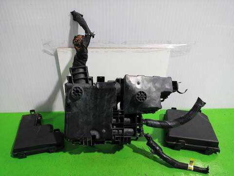 Foto 3ª: Caja Reles Fusibles Nissan Qashqai ACENTA 116CV 85KW [HRA2DDT] (2018)