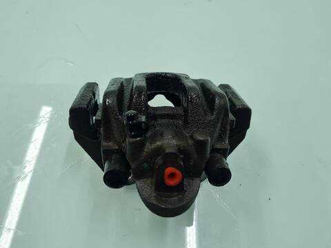 Foto 2ª: Pedal Embrague Bmw Serie 5 518 535D BERLINA 272CV 200KW [M57306D4] (2005)