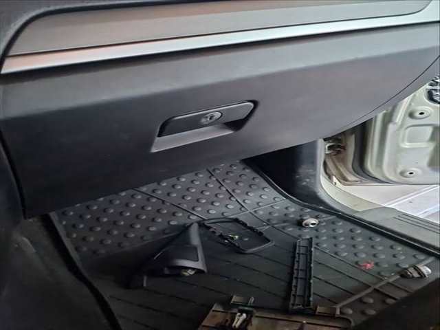 Foto 1ª: Guantera Mitsubishi Montero 3.2 DI-D V88W V98W) 160CV 118KW [4M41] (2007)