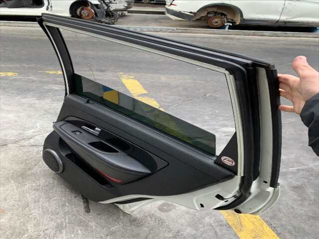 Foto 2ª: Puerta Trasera Derecha Ssangyong Rexton 2.0 CRDI 155CV 0CV [671960] (2013)