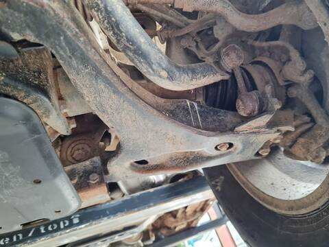 Brazo Suspension Delantero Izquierdo Mitsubishi Montero 3.2 DI-D GLS 3-PTAS.) 160CV 118KW