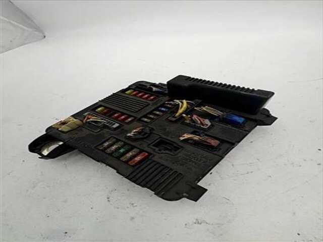 Foto 3ª: Caja Reles Fusibles Renault Scenic 1.9 GRAND LUXE PRIVILEGE [1.9 LTR. - 88 KW DCI DIESEL] (JM)(2003-_) [F9Q 812]