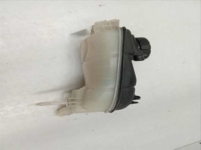 Foto 2ª: Deposito Expansion Mercedes Clase A 140 A 200 CDI - D 176.008) 136CV 100KW [OM 651.930] (2014)