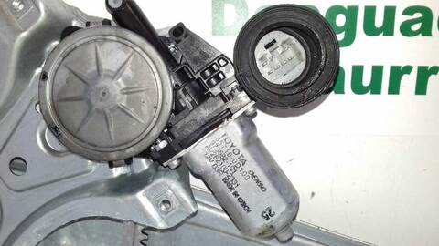 Foto 2ª: Elevalunas Manual Trasero Izquierdo Toyota Auris 1.8 16V HIBRIDO) 99CV 73KW [2ZR] (2014)