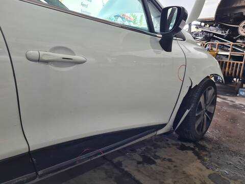 Foto 1ª: Puerta Delantera Derecha Renault Clio ZEN 89CV 66KW [H4B400] (2015)