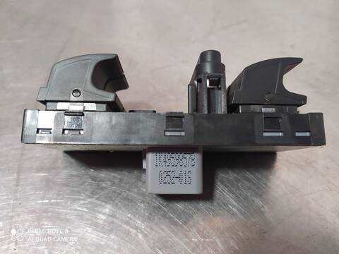 Foto 4ª: Botonera Elevalunas Volkswagen Polo ADVANCE 90CV 66KW [CAY] (2012)