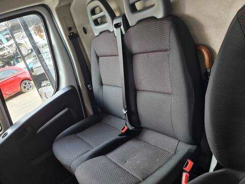 Foto 2ª: Asiento Delantero Derecho Peugeot Boxer 333 L2H1 PRO BLUEHDI 120 START STOP 120CV 88KW FURGON [4H03] (2022)