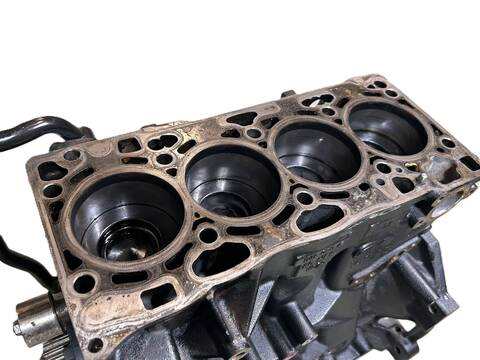 Foto 3ª: Bloque Motor Volkswagen Golf 1.6 TDI 105 CV 77KW [CLHA CLH] (2012)