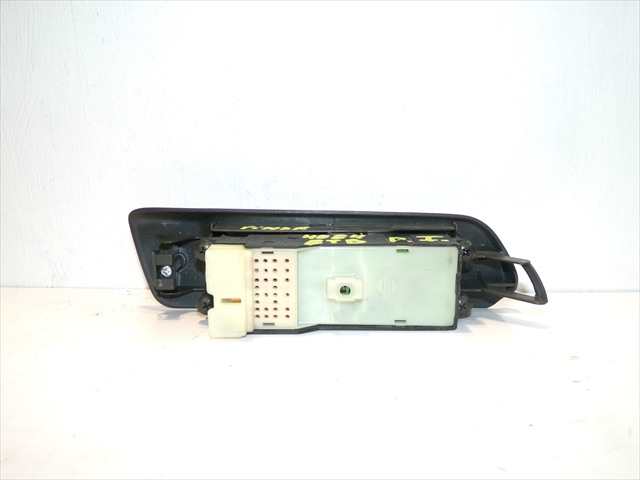 Foto 3ª: Botonera Elevalunas Nissan Primera 1.6 G P11,1999-2002 [QG16] (2002)