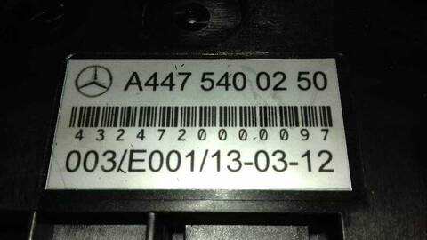 Foto 3ª: Caja Reles Fusibles Mercedes Clase V 200 136CV 100KW (2014)