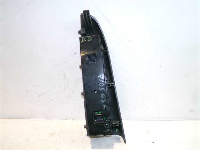 Foto 3ª: Botonera Elevalunas Kia Carnival 2.9 CRDI 2006-2011 [J3] (2009)