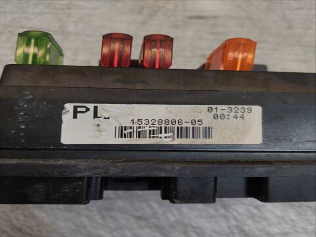 Foto 3ª: Caja Reles Fusibles Jeep Liberty 204 - 214 CV [EKG] (2002)