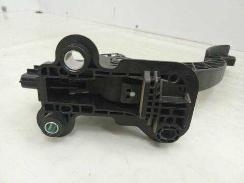 Foto 4ª: Pedal Acelerador Mitsubishi Outlander HIBRIDO PHEV KAITEKI 4WD HIBRIDO 203CV 89KW (2015)