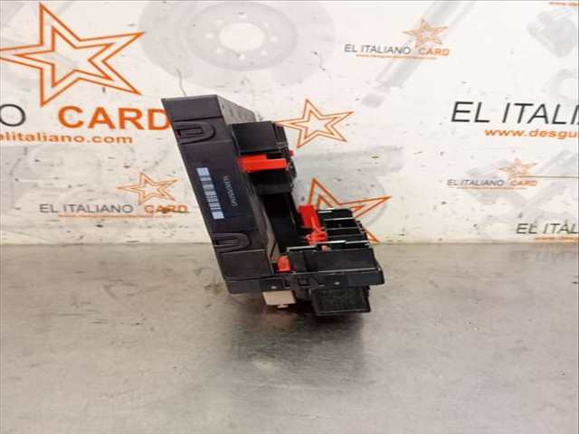 Foto 2ª: Caja Reles Fusibles Volkswagen Passat TRENDLINE BERLINA 140CV 103KW (2005)