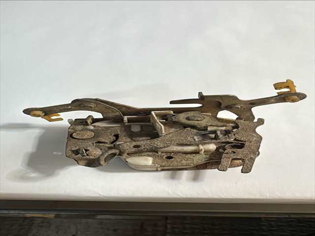 Cerradura Puerta Trasera Derecha Nissan Patrol -