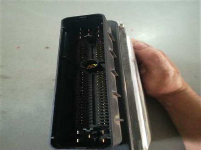 Foto 4ª: Centralita Motor ECU Ford Focus TREND BERLINA 116CV 85KW [F9DA] (2003)