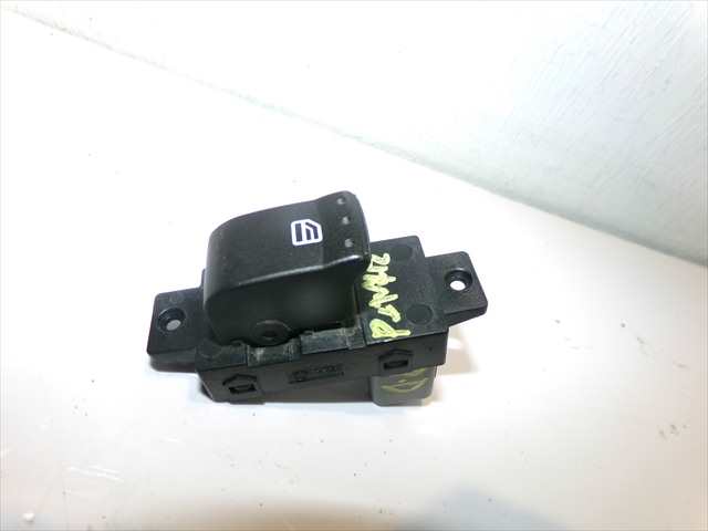 Foto 2ª: Botonera Elevalunas Ssangyong Korando 2.0 D 2010-2019 [671950] (2013)