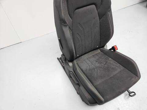 Foto 3ª: Asiento Delantero Derecho Volkswagen Golf 1.5 ETSI 150CV 110KW [DXDE] (2024)