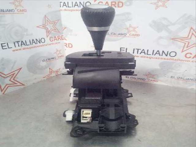 Foto 4ª: Palanca de Cambio Toyota Yaris HYBRID ACTIVE 101CV [1NZ] (2019)