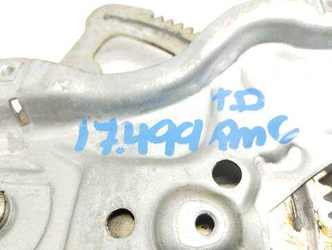 Foto 2ª: Elevalunas Manual Trasero Derecho Toyota Corolla 2.0 TD CAT 116CV 85KW [D 1CD-FTV] (2005)
