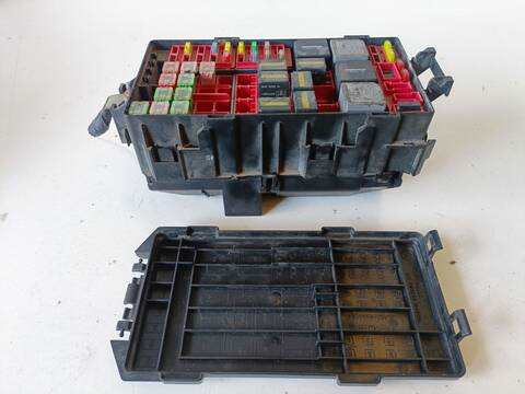 Foto 3ª: Caja Reles Fusibles Ford Transit FT 300 2.0 101CV (2004)
