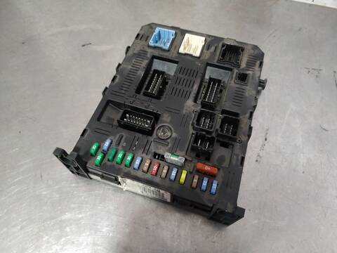 Foto 3ª: Caja Reles Fusibles Peugeot 407 PREMIUM 204CV 150KW [UHZ] (2006)