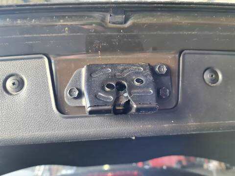 Cerradura Maletero Portón Kia Carens BASIC 135CV 99KW