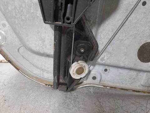 Foto 2ª: Elevalunas Manual Trasero Derecho Skoda Fabia 1.9 SDI CAT ASY) 64CV 47KW (2002)