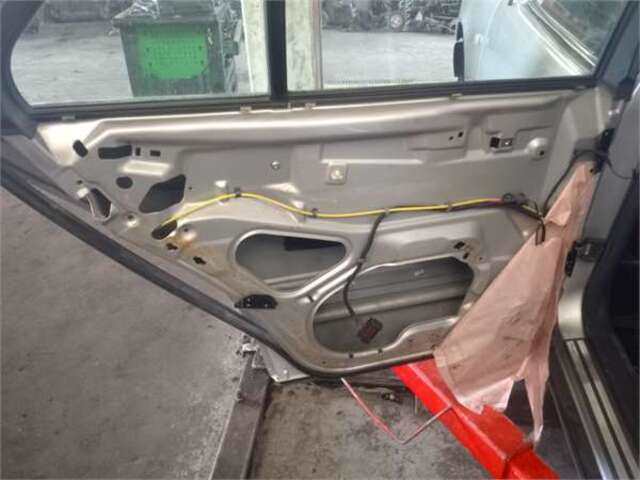 Foto 2ª: Puerta Trasera Izquierda Mercedes Clase E 180 2.9 290 TURBODIESEL (210.017) [2.9 LTR. - 95 KW TURBODIESEL CAT] [OM 602.982]