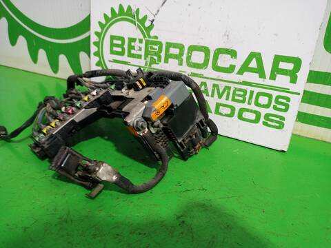 Foto 2ª: Caja Reles Fusibles Peugeot 508 ACTIVE 140CV 103KW [8DRHF8] (2012)
