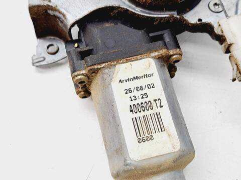 Foto 4ª: Elevalunas Eléctrico Delantero Derecho Nissan Almera ACENTA 112CV 82KW [YD22] (2003)