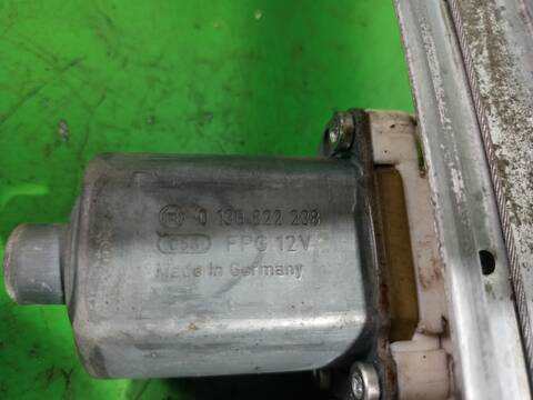 Foto 3ª: Elevalunas Manual Trasero Derecho Citroen C4 1.6 16V HDI BERLINA 90CV 66KW [9HXDV6ATED4] (2005)