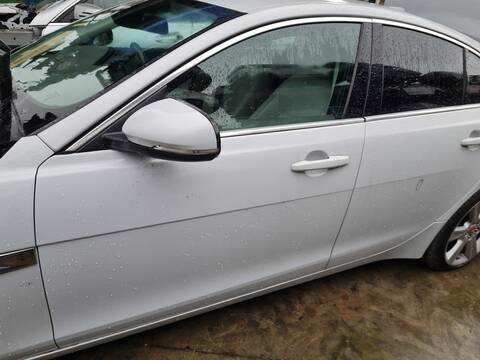 Foto 2ª: Puerta Delantera Izquierda Jaguar XE PORTFOLIO 180CV 132KW (2016)