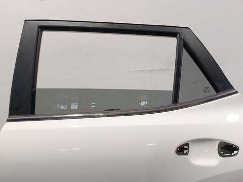 Foto 3ª: Puerta Trasera Izquierda Kia Stonic 1.0 T-GDI 101CV 74KW [G3LF] (2024)