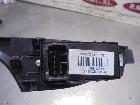 Foto 4ª: Botonera Elevalunas Hyundai i40 COMFORT 116CV 85KW [D4FD] (2013)