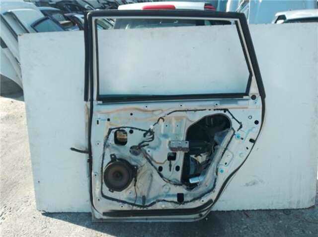 Foto 2ª: Puerta Trasera Derecha Mitsubishi Grandis 2.0 DI-D INFORM [2.0 LTR. - 100 KW DI-D CAT] [BSY]