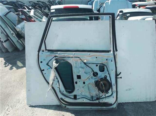 Foto 3ª: Puerta Trasera Izquierda Mitsubishi Grandis 2.0 DI-D INFORM [2.0 LTR. - 100 KW DI-D CAT] [BSY]