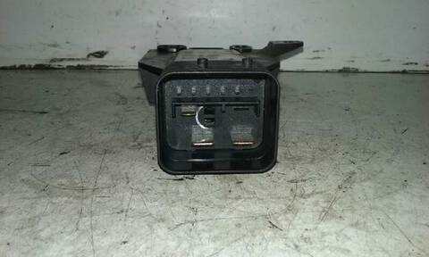 Foto 3ª: Caja Reles Fusibles Skoda Fabia 1.2 60CV 44KW [CHF] (2011)