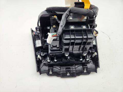 Foto 3ª: Guantera Hyundai i40 STYLE 141CV 104KW [D4FD] (2015)