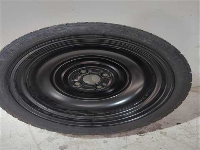 Foto 3ª: Neumatico Toyota Yaris ACTIVE 112CV [2NRFKE] (2017)