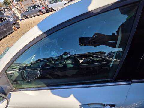 Luna Delantera Izquierda Renault Megane LIMITED 140CV 103KW