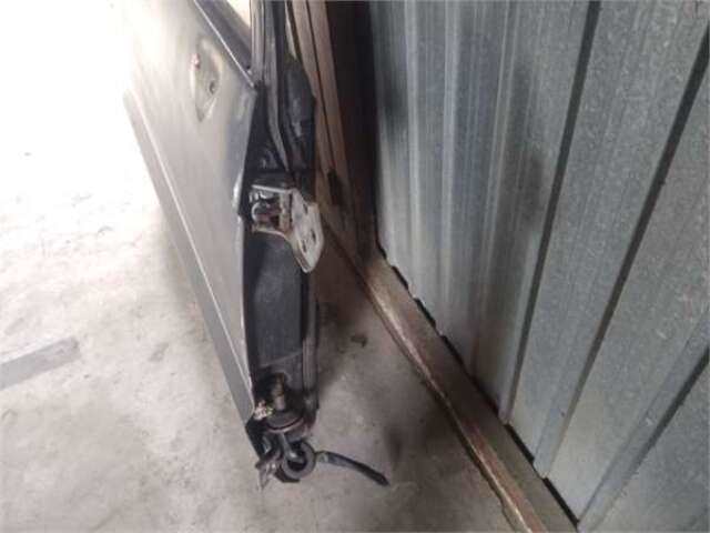 Foto 2ª: Puerta Delantera Derecha Isuzu Trooper 2.6 UBS 17 MAGIC II [2.6 LTR. - 85 KW]