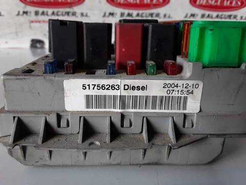 Foto 3ª: Caja Reles Fusibles Fiat Doblo 1.3 16V JTD DYNAMIC MULTIJET 69CV (2001)