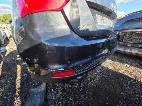 Foto 2ª: Paragolpes Trasero Ford Focus AMBIENTE 105CV 77KW (2011)